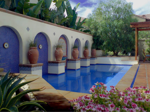Garden Ideas, Landscaping Ideas, Small Garden, Small Backyard, Small Space, Small terrace, Small Balcony, Maximise small space, Studio H landscape, accent tiles, container plants,glass tiles,mosaic tiles,planters,pool tiles,potted plants,spanish,succulent